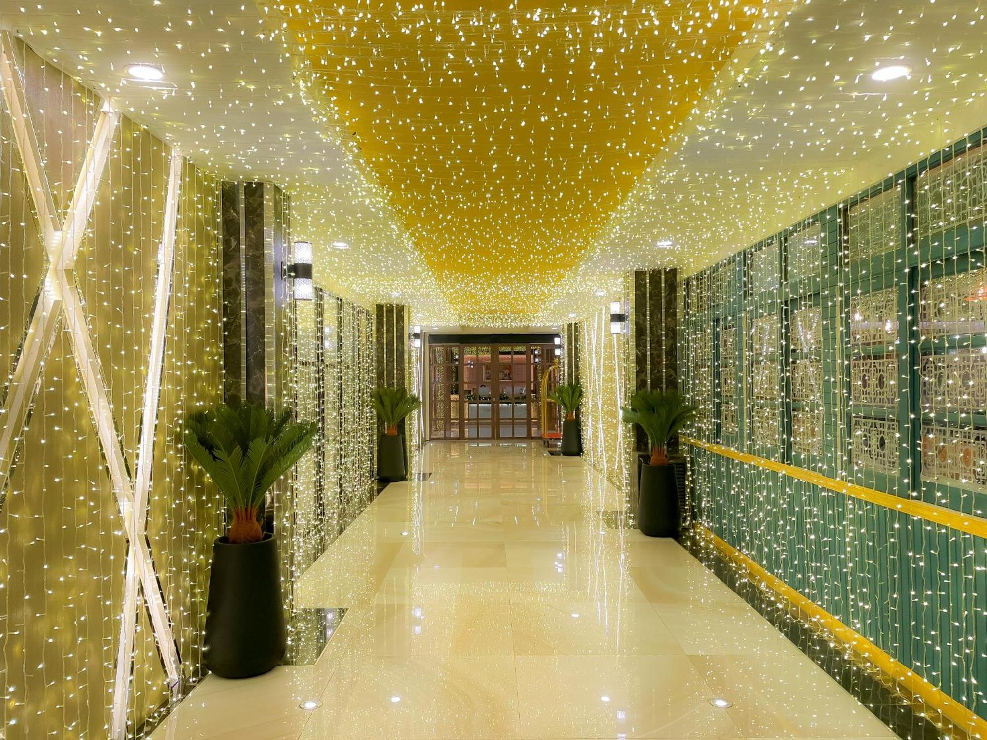 Clarian Hotel Beach Patong Kültér fotó