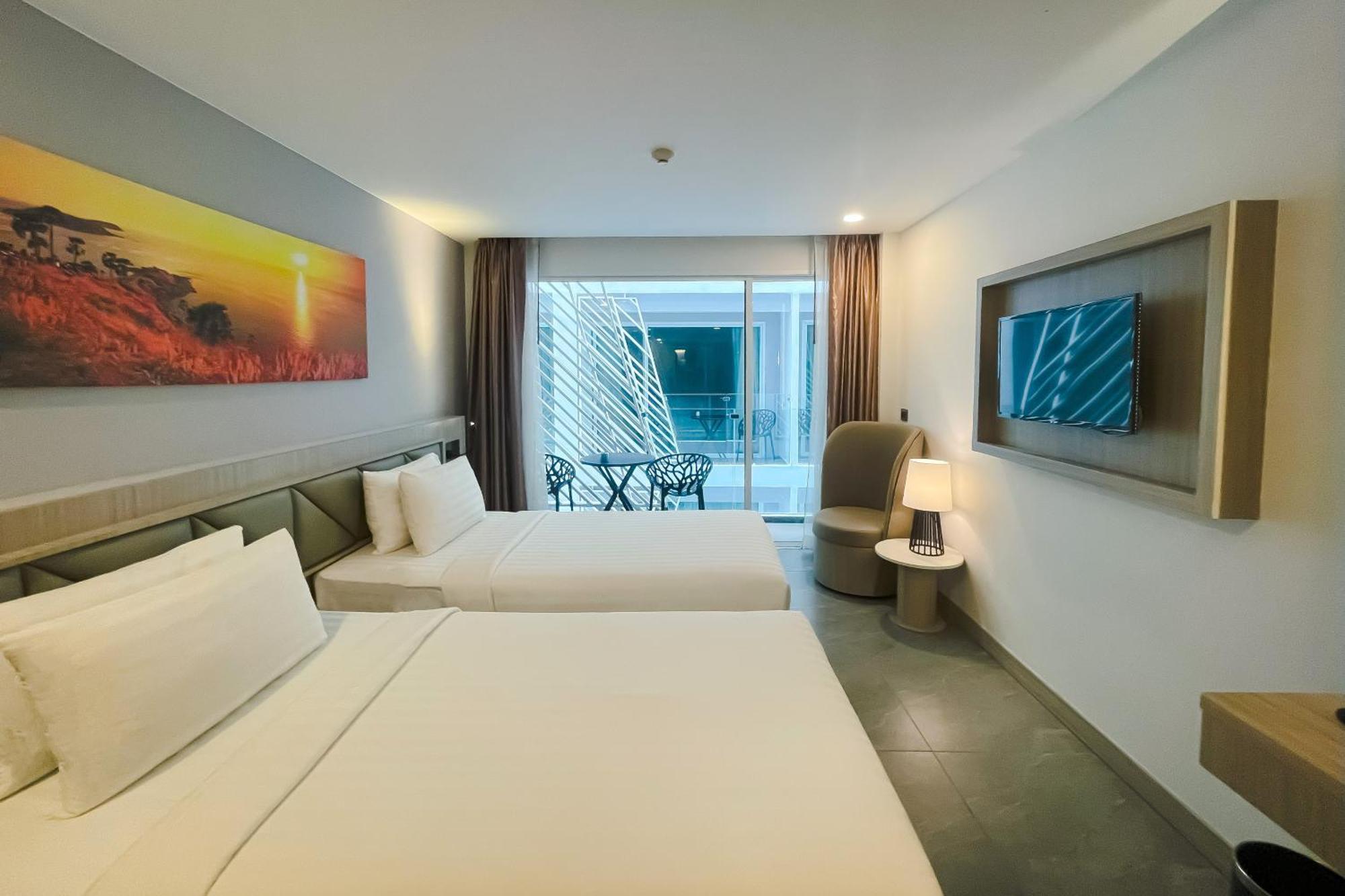 Clarian Hotel Beach Patong Kültér fotó