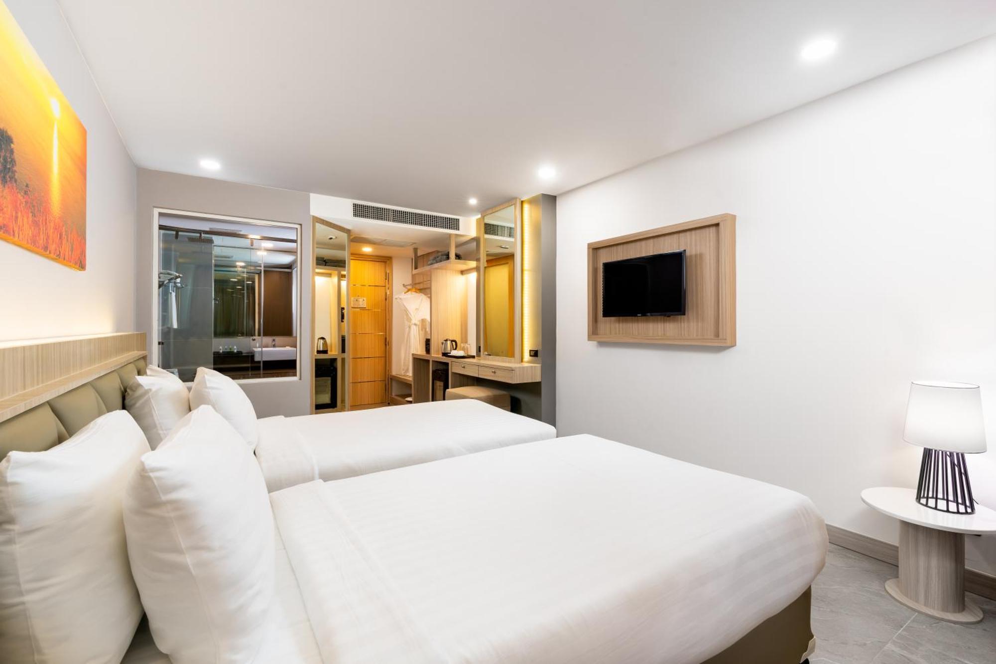 Clarian Hotel Beach Patong Kültér fotó