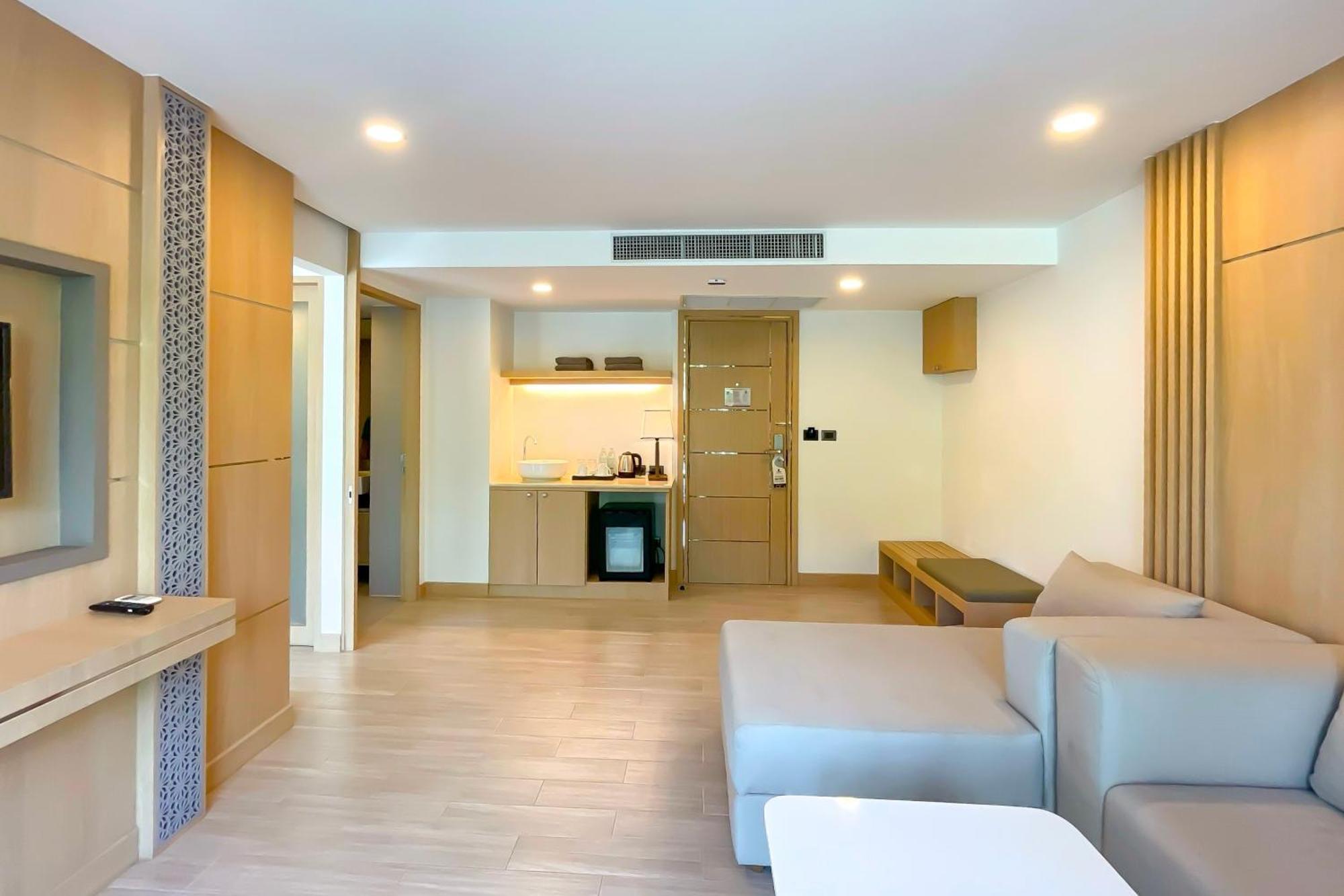 Clarian Hotel Beach Patong Kültér fotó