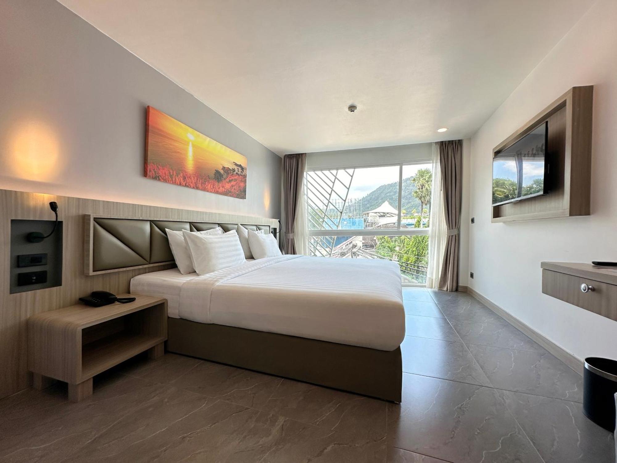 Clarian Hotel Beach Patong Kültér fotó