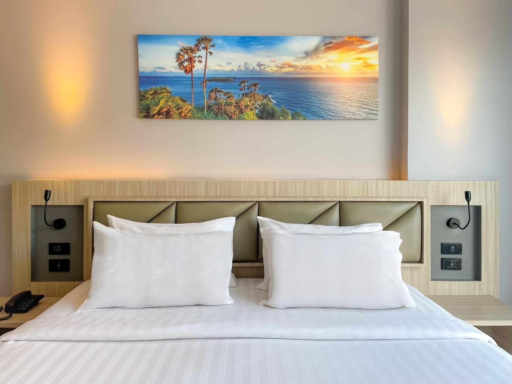 Clarian Hotel Beach Patong Kültér fotó