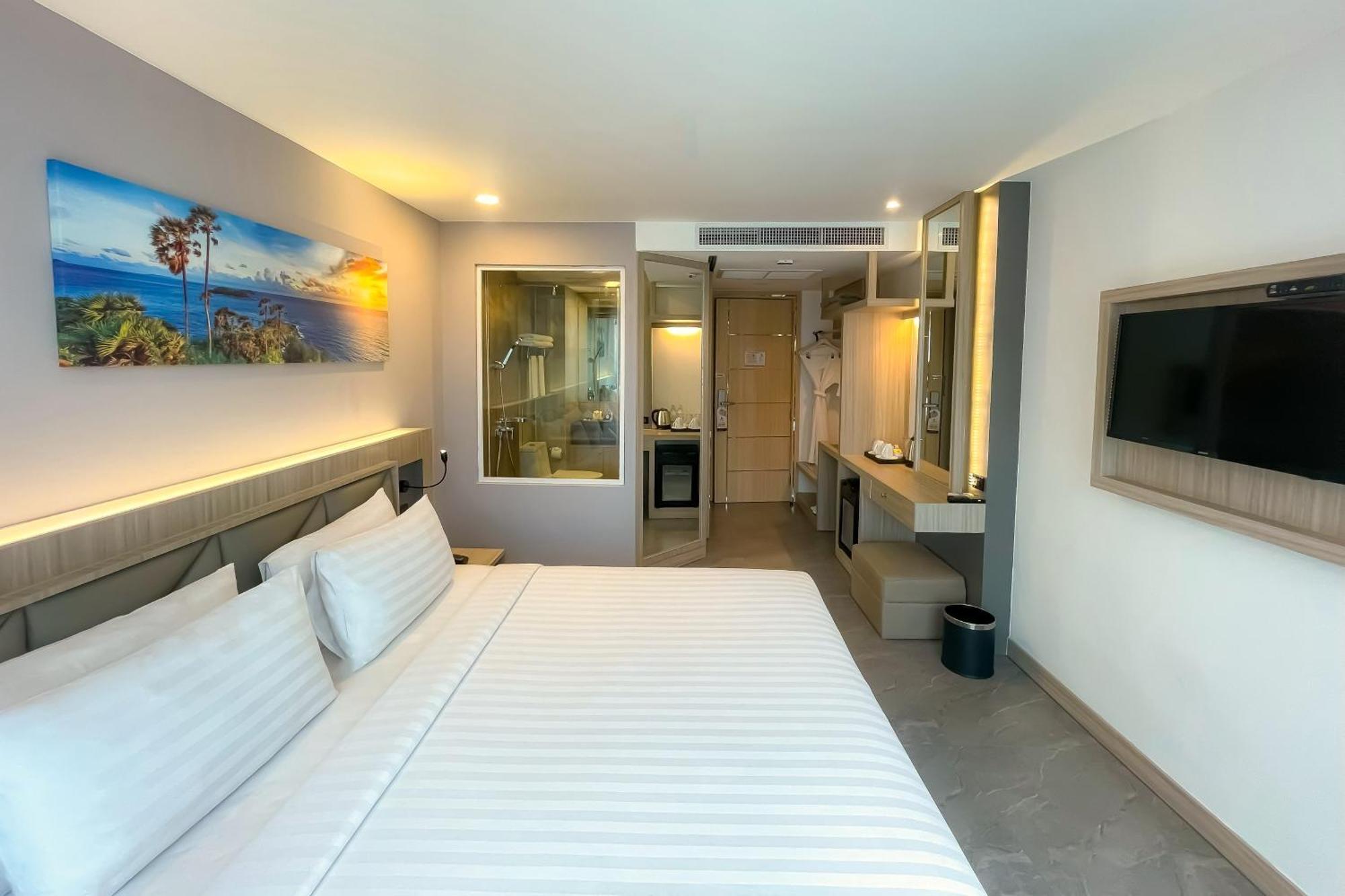 Clarian Hotel Beach Patong Kültér fotó