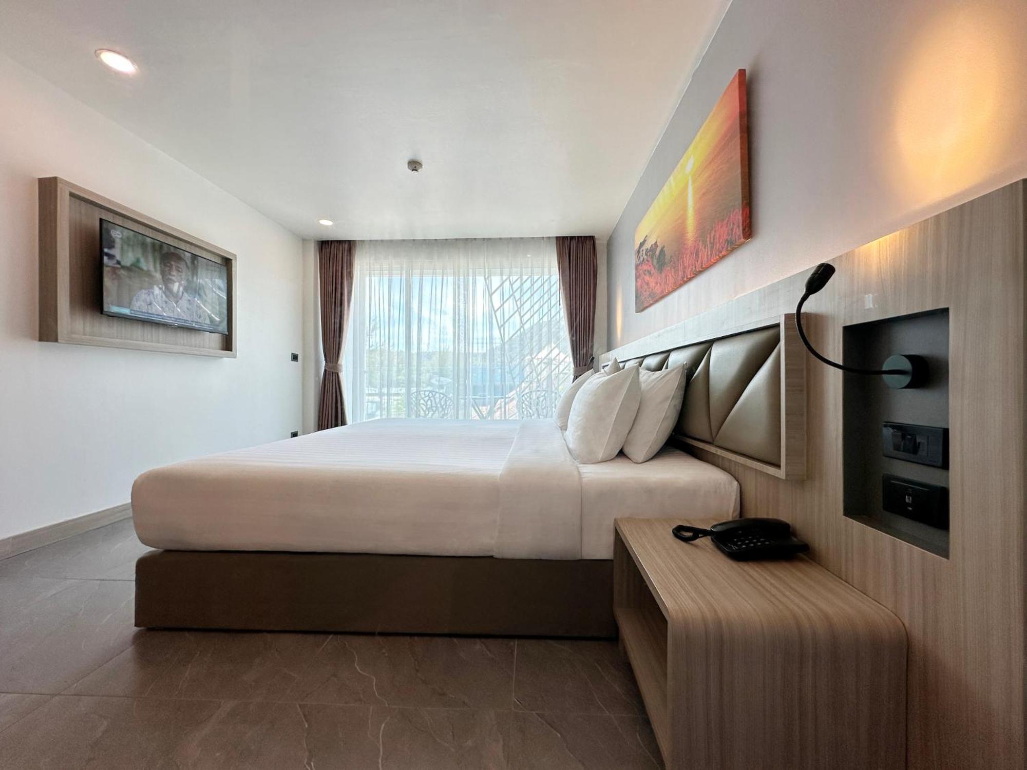 Clarian Hotel Beach Patong Kültér fotó