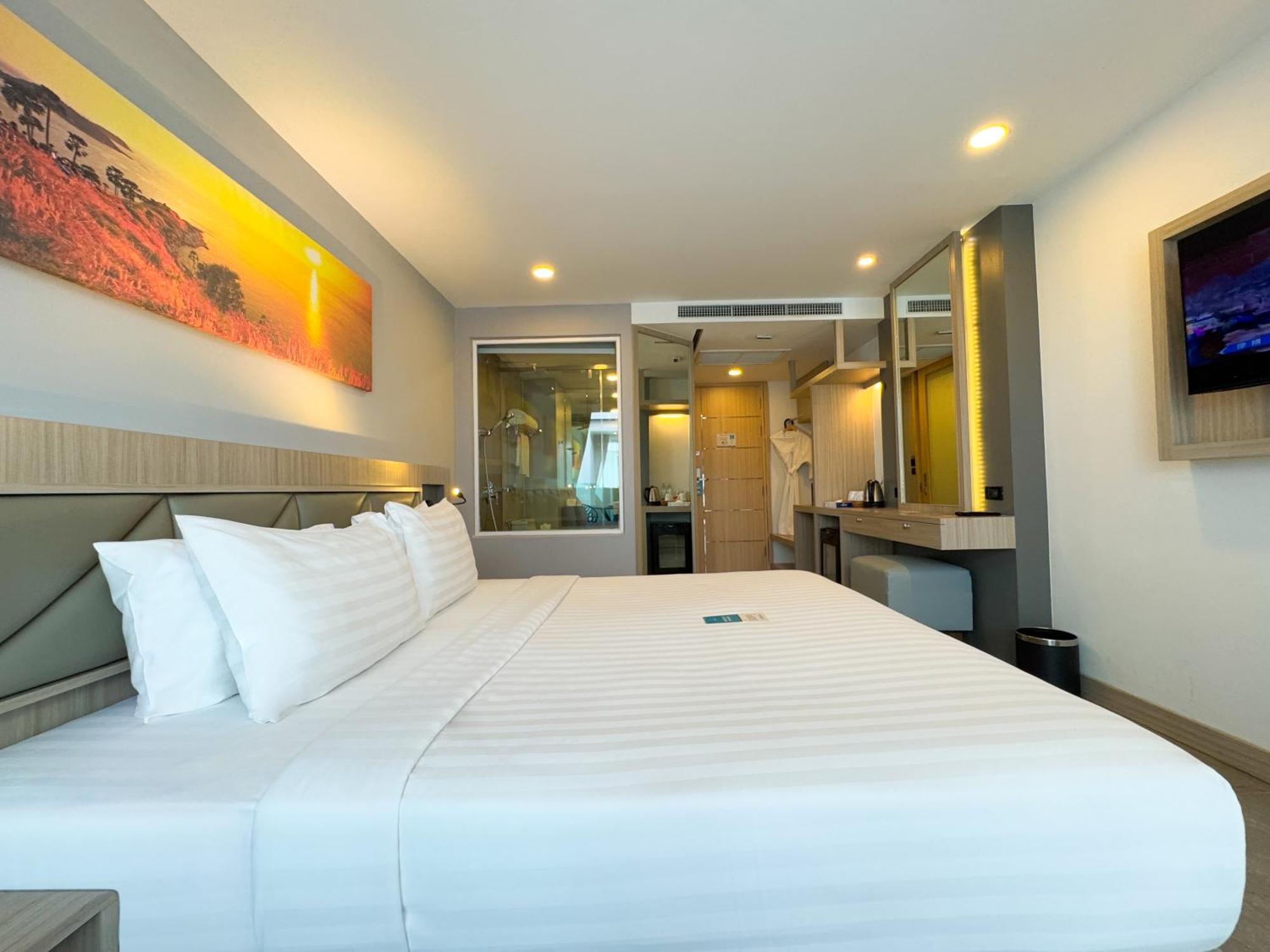 Clarian Hotel Beach Patong Kültér fotó