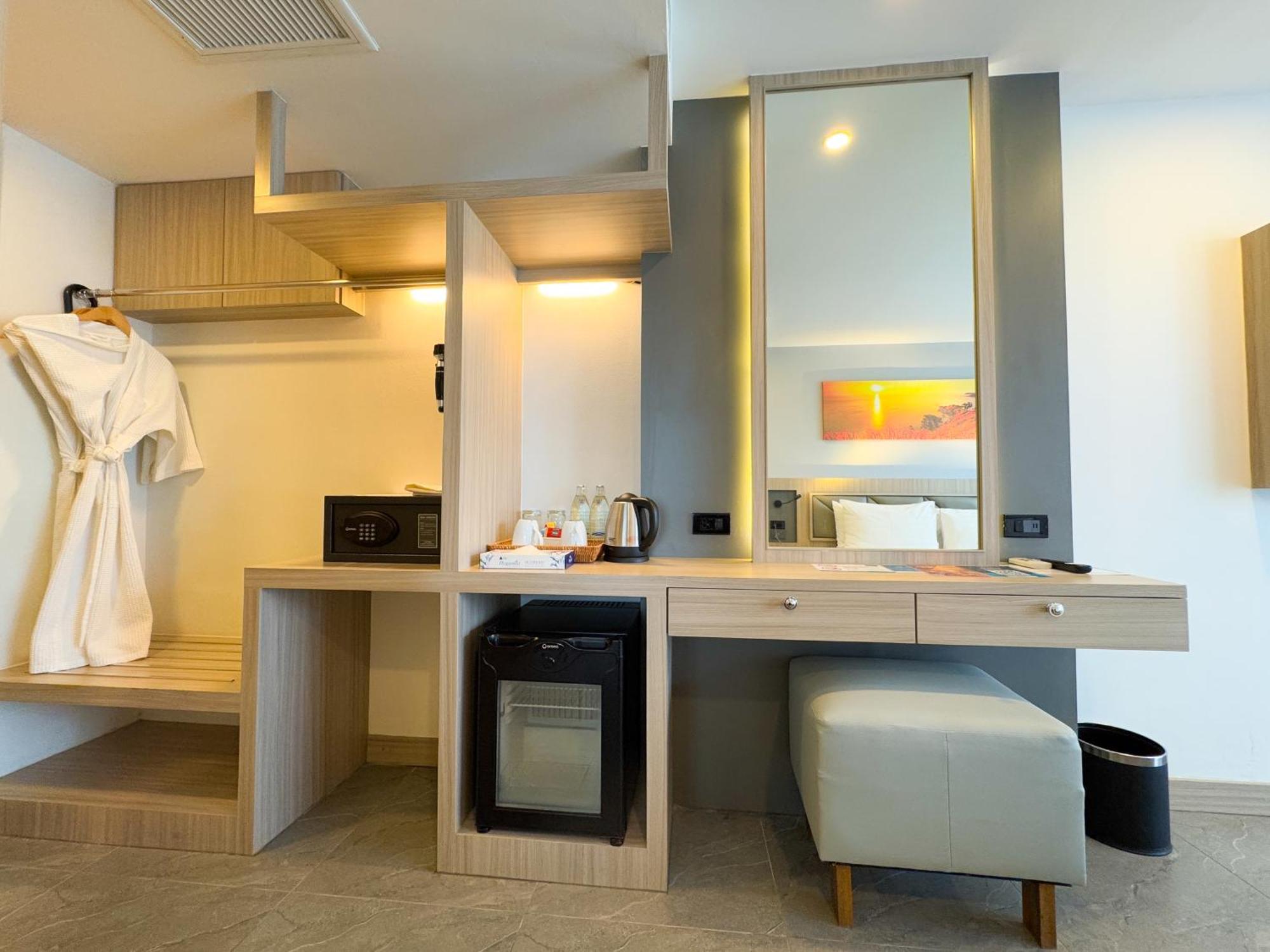 Clarian Hotel Beach Patong Kültér fotó