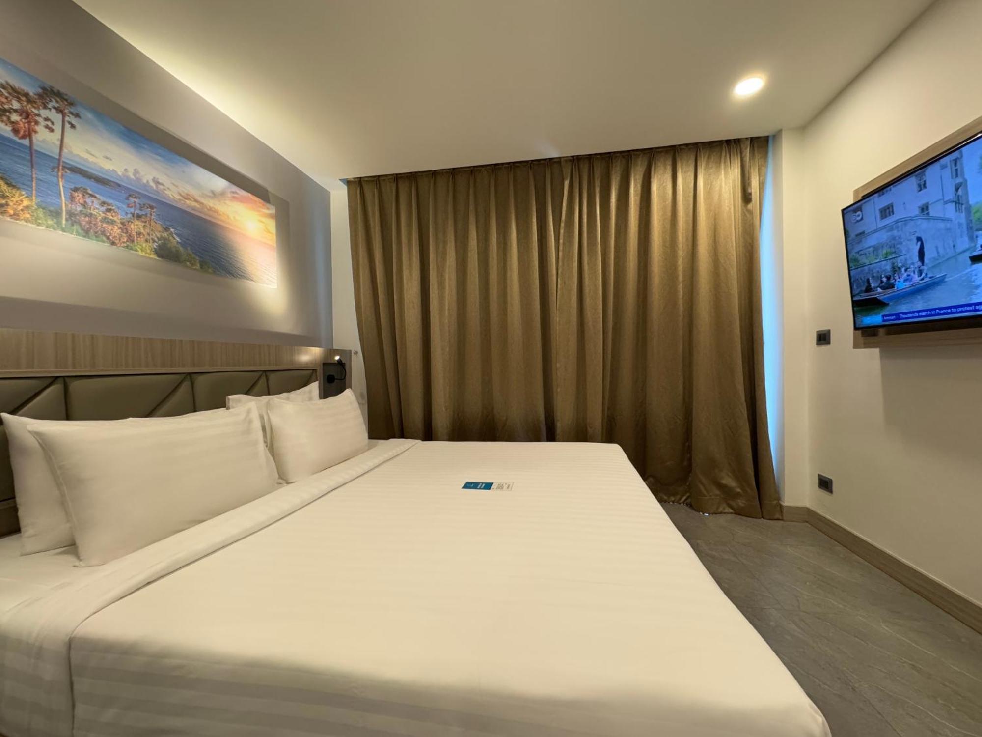 Clarian Hotel Beach Patong Kültér fotó