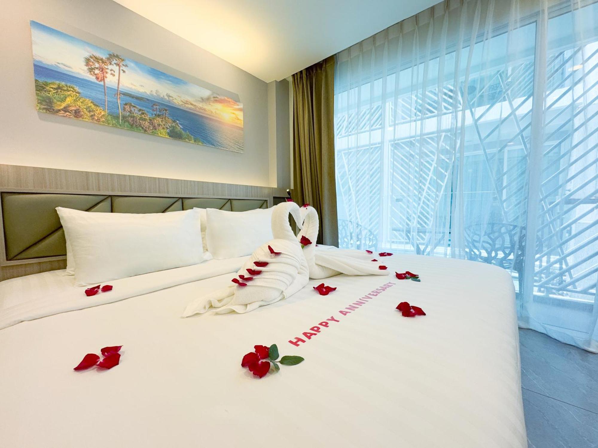 Clarian Hotel Beach Patong Kültér fotó