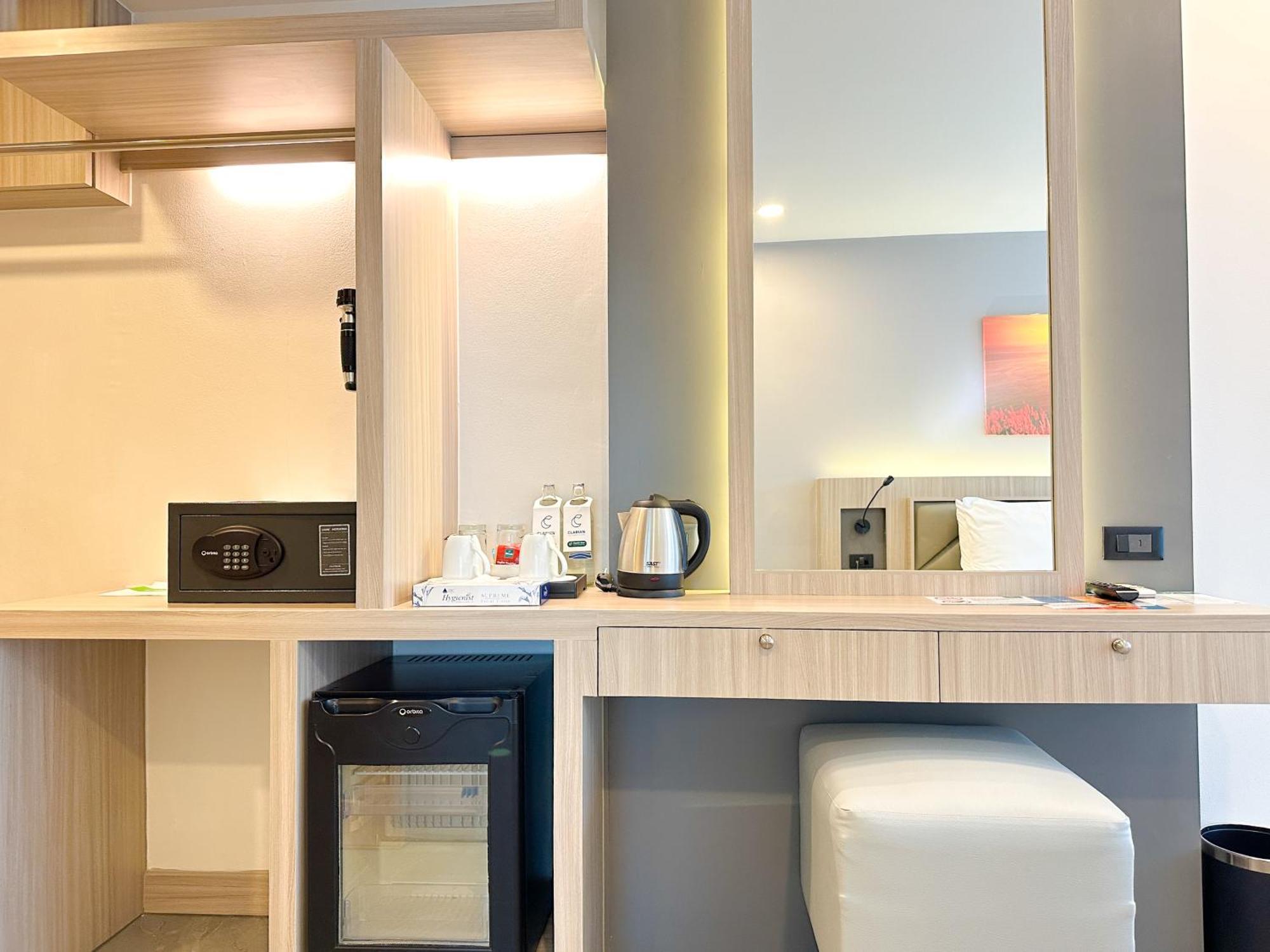 Clarian Hotel Beach Patong Kültér fotó