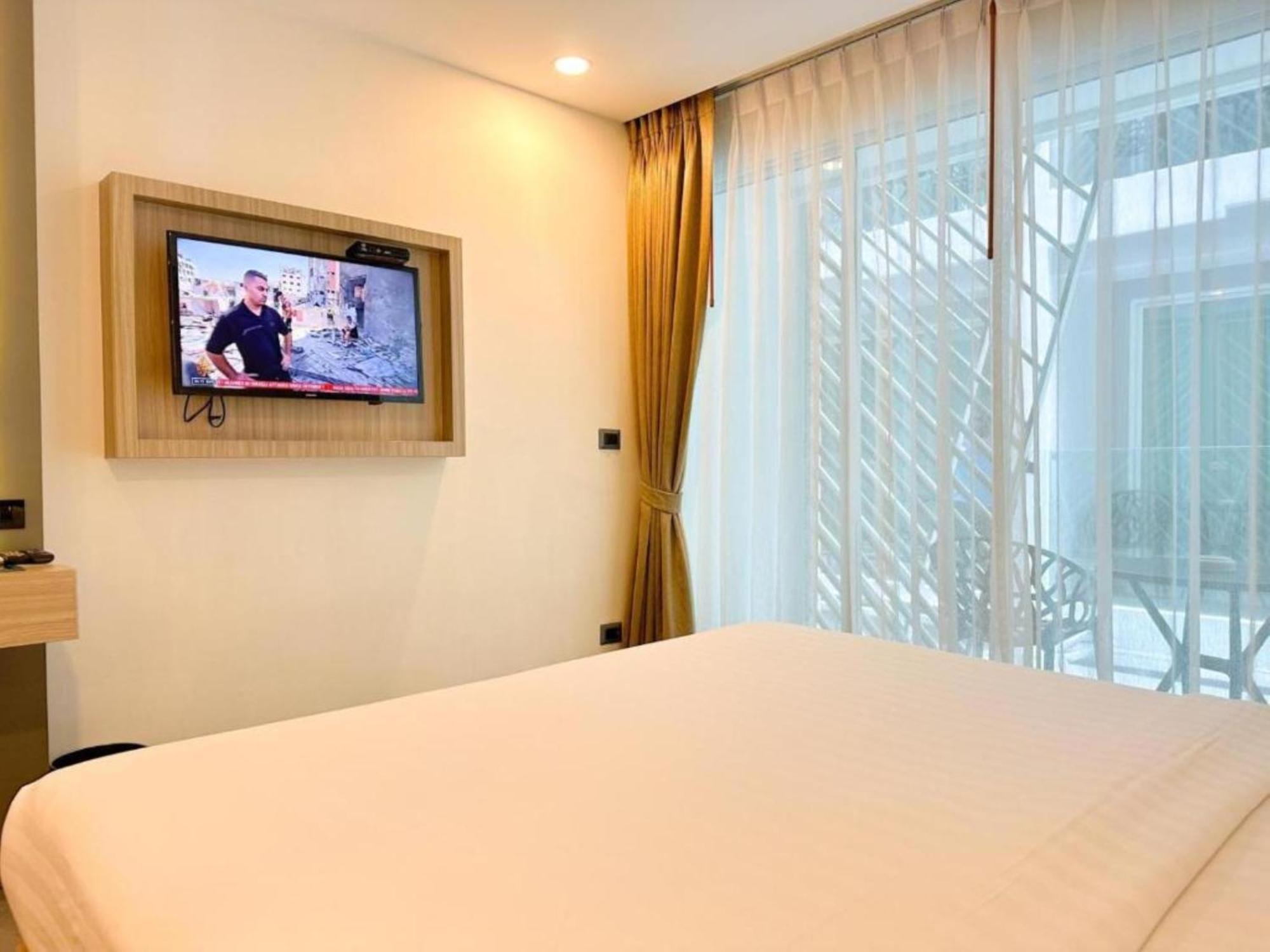 Clarian Hotel Beach Patong Kültér fotó