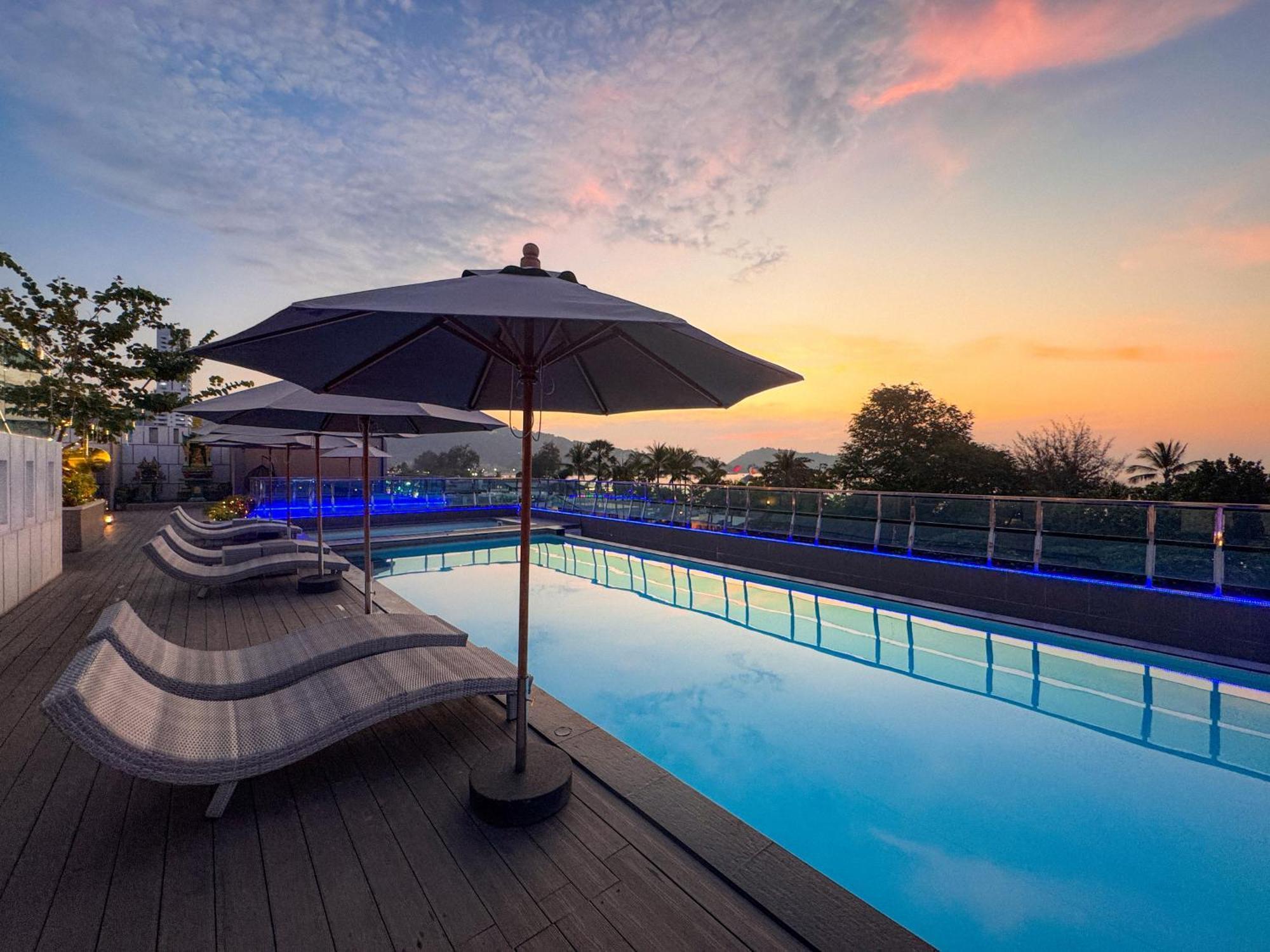 Clarian Hotel Beach Patong Kültér fotó