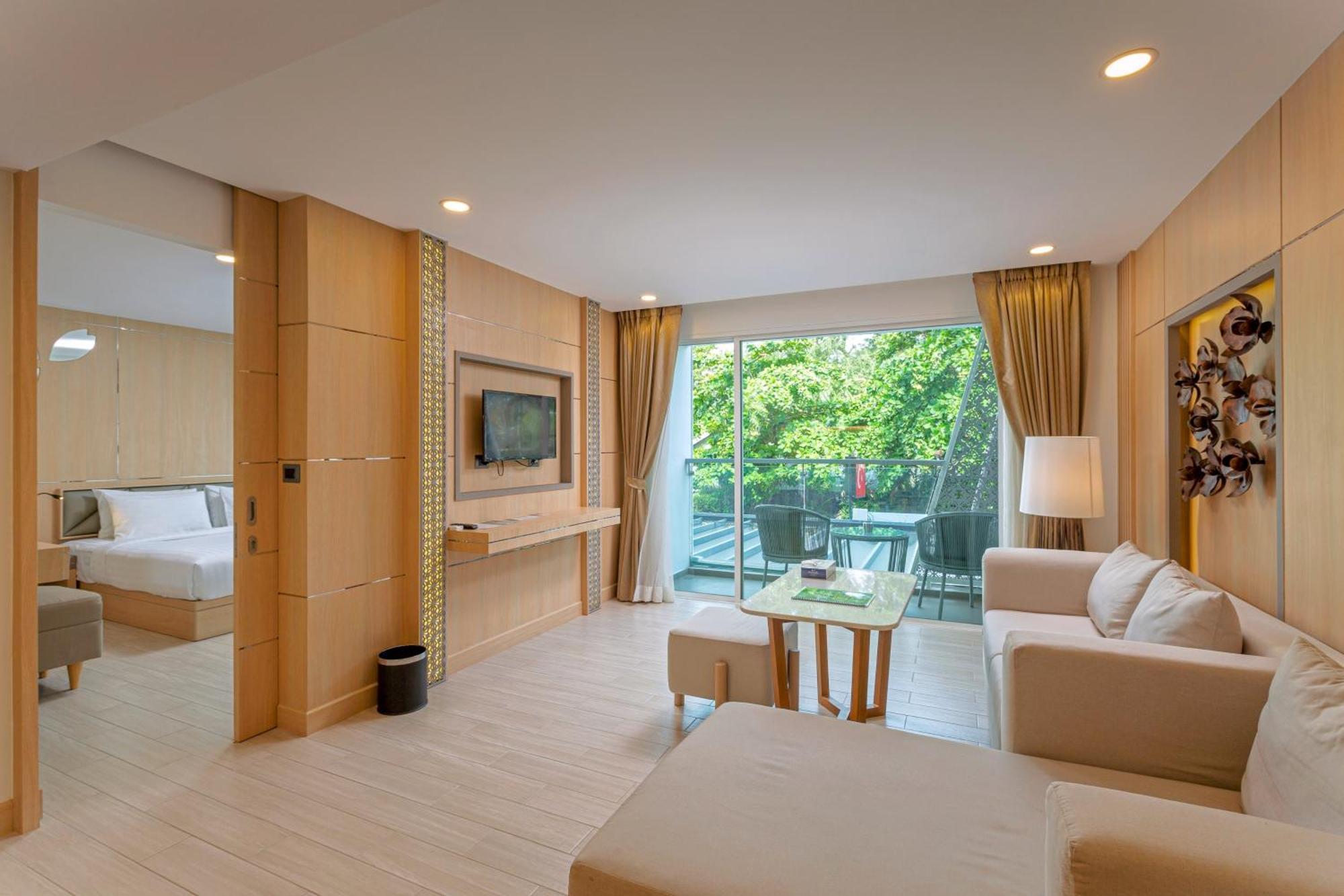 Clarian Hotel Beach Patong Kültér fotó